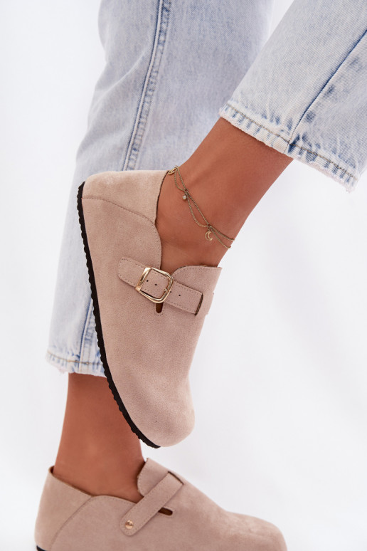 Sieviešu apavi no mākslīgās ādas ar zelta sprādzēm smilšu krāsā Ismora