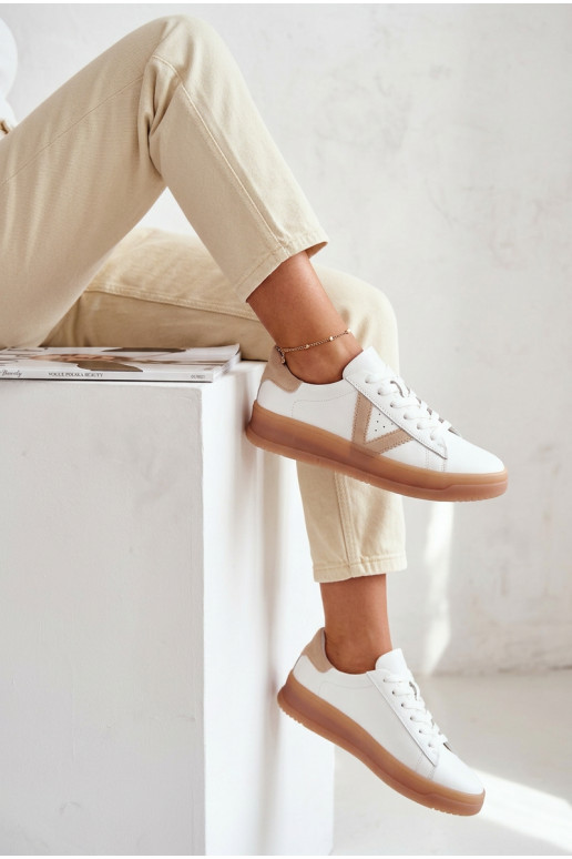 Sneakers modeļa apavi SieviešuIeslēgtsturalnej Skóry ar platformu Vinceza 79597 baltas krāsas