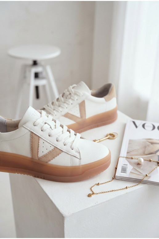 Sneakers modeļa apavi SieviešuIeslēgtsturalnej Skóry ar platformu Vinceza 79597 baltas krāsas