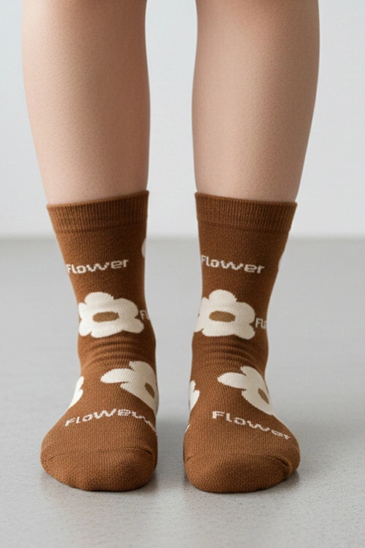 Brūnas zeķes ar ziediem Sella