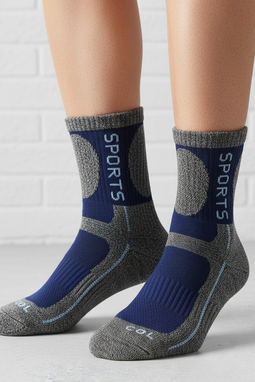 Pelēkas silti zeķes ar tumši zilu...