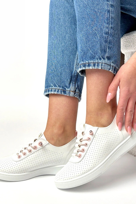 Baltie ieliekamie perforētie sporta...