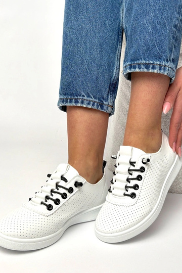 Baltie ieliekamie... 2