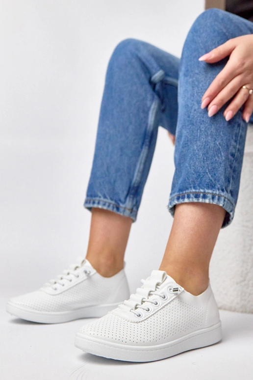 Baltie ieliekamie perforētie sporta...