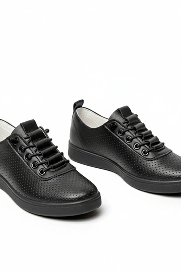 Melnie ieliekamie...