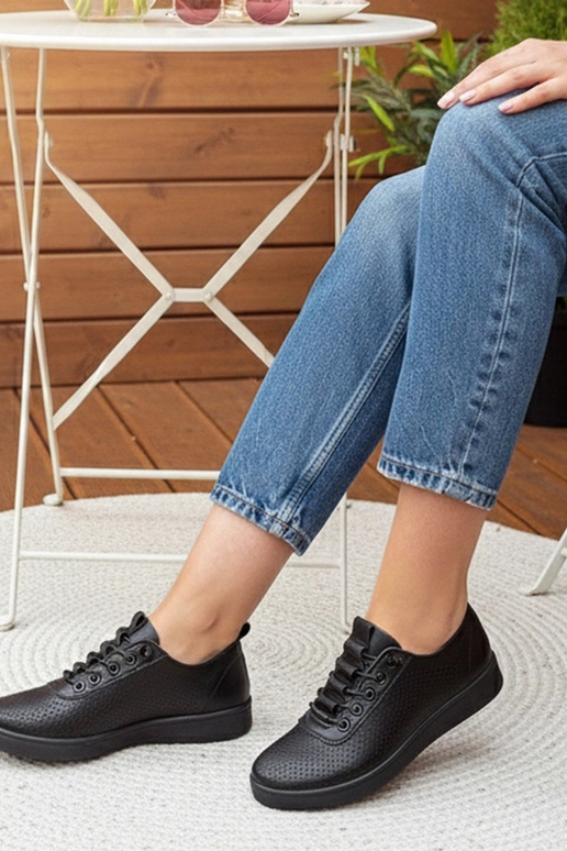 Melnie ieliekamie perforētie sporta...