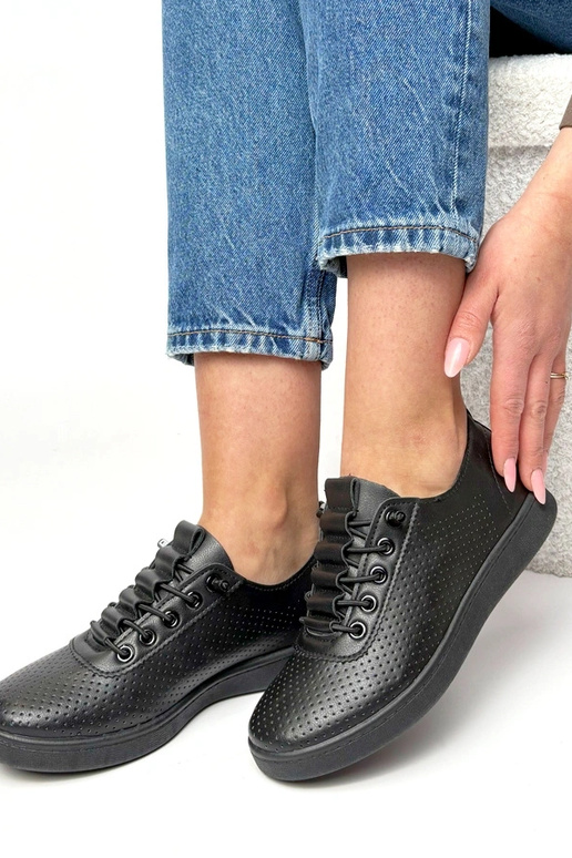 Melnie ieliekamie perforētie sporta...