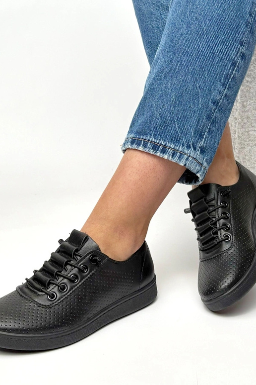 Melnie ieliekamie perforētie sporta...