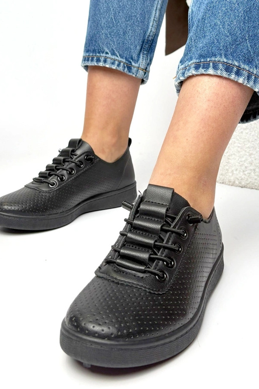 Melnie ieliekamie perforētie sporta...