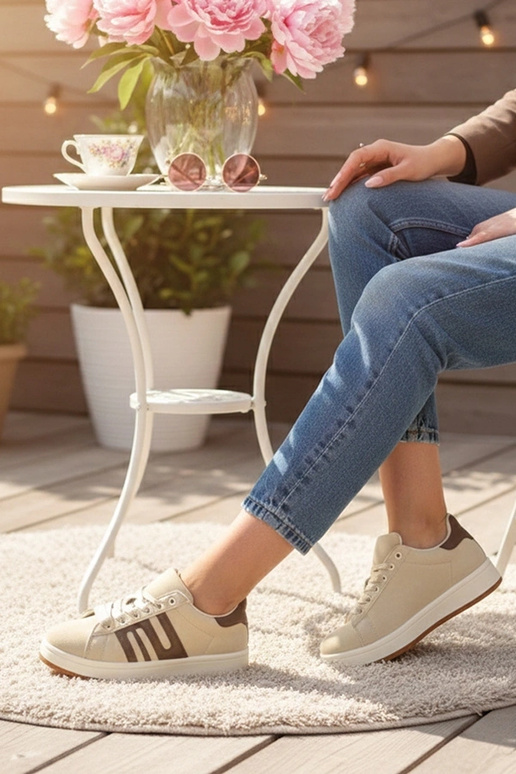 Smilškrāsas ikdienas sporta apavi...