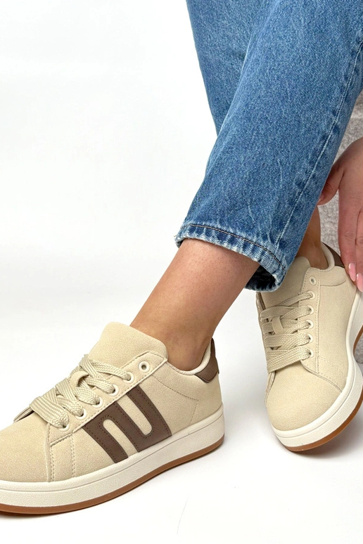 Smilškrāsas ikdienas sporta apavi...