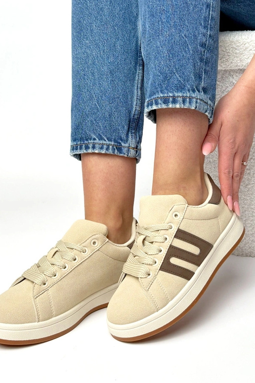 Smilškrāsas ikdienas sporta apavi...