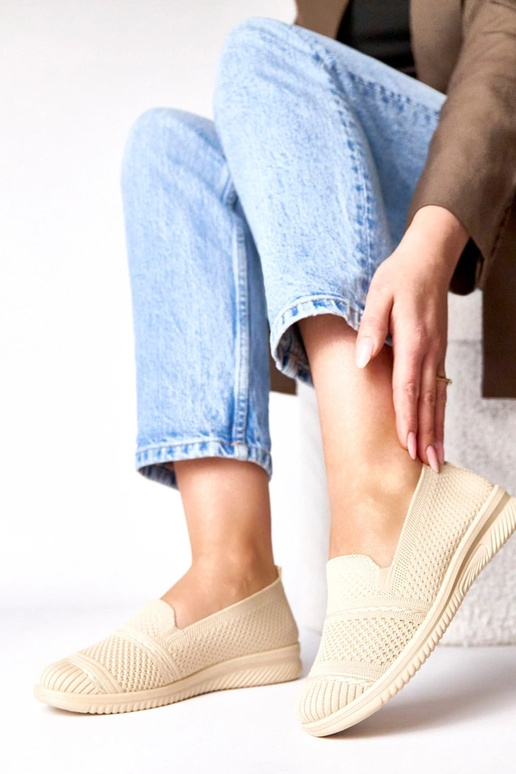 Smilšu krāsas uzvelkamie auduma...