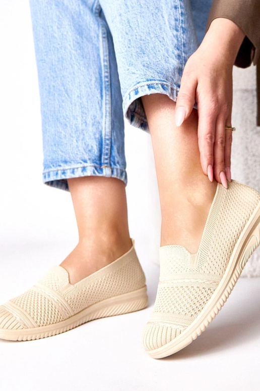 Smilšu krāsas uzvelkamie auduma...