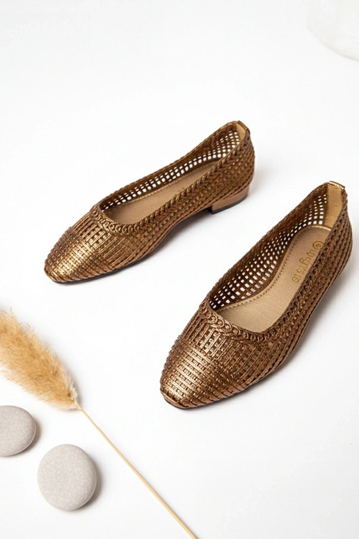 Brūni caurumiņveida balerīnas ar mazu...