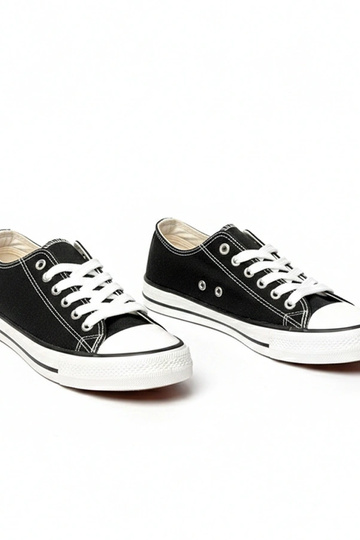 Melni ikdienas sporta apavi...