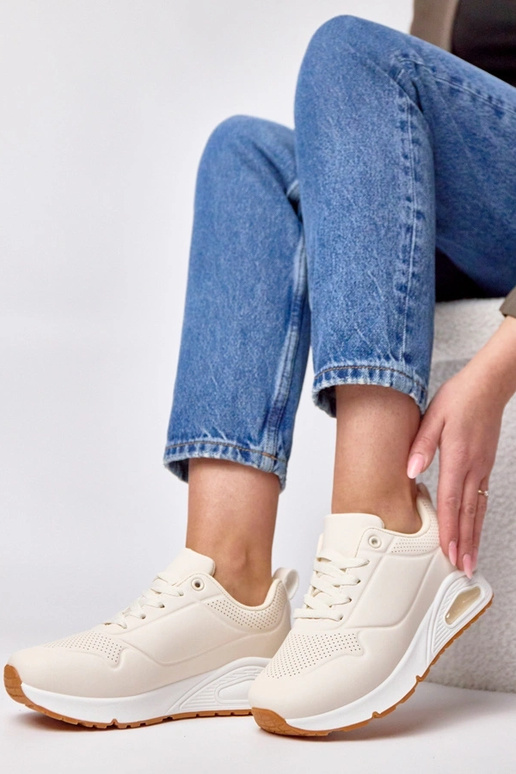 Smilšu krāsas sporta apavi ar biezu...