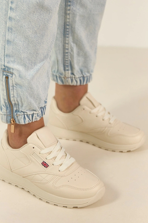 Gaiši smilšu krāsas ikdienas sporta...