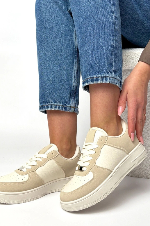 Smilšu krāsas sporta apavi ar...