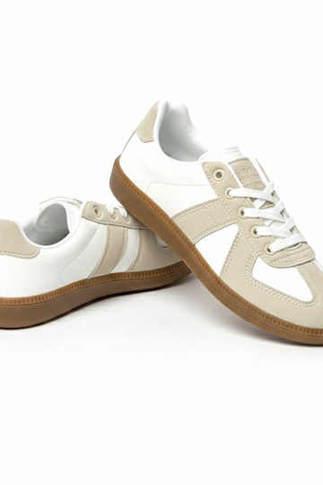 Balti-smilšu krāsas sporta... 2