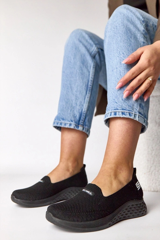 Melni iešļūcenes auduma sporta apavi Zoe