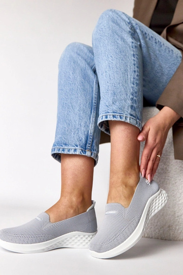 Pelēki iešļūcenes auduma...