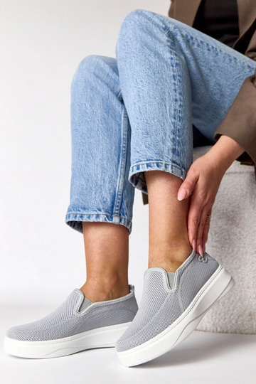 Pelēki auduma sporta apavi... 2