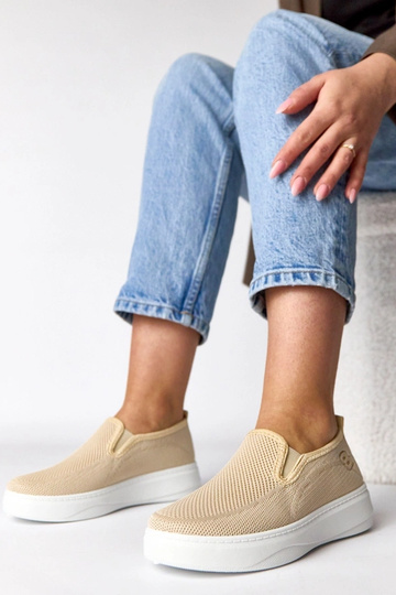 Smilšu krāsas auduma sporta...