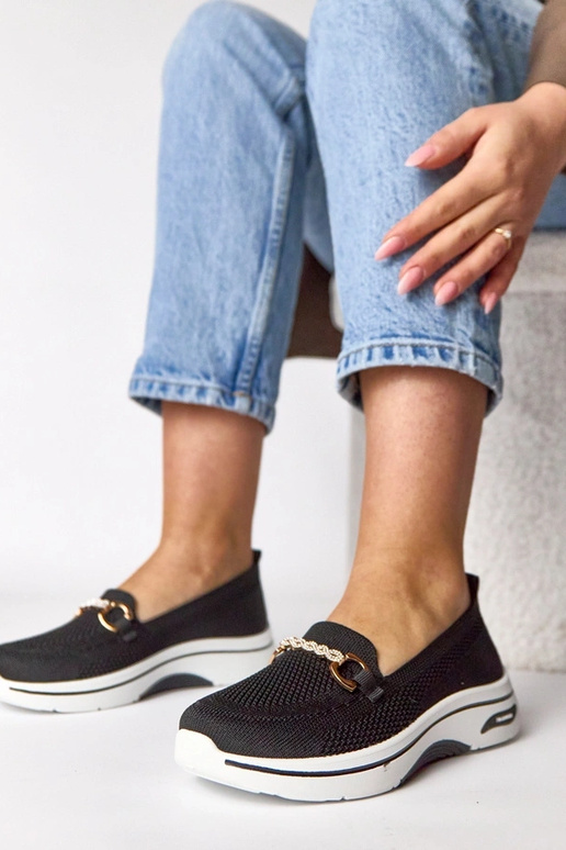 Melni iešļūcenes auduma sporta apavi...