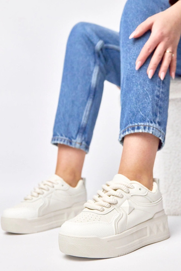 Smilšu krāsas platformas...