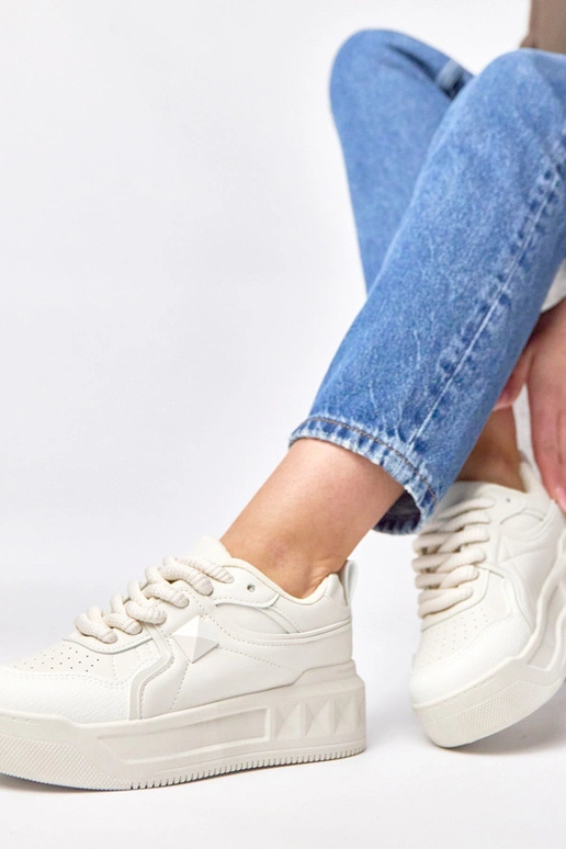 Smilšu krāsas platformas sporta apavi...