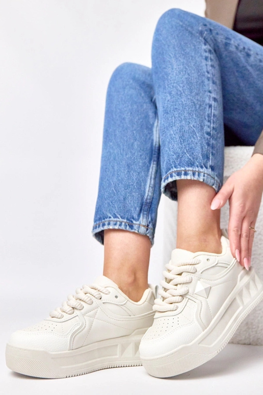 Smilšu krāsas platformas sporta apavi...