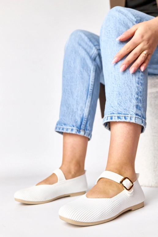 Baltie tekstila ballerīni ar siksniņu...