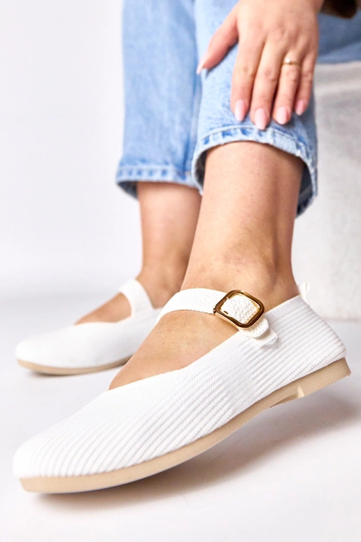 Baltie tekstila ballerīni ar siksniņu...