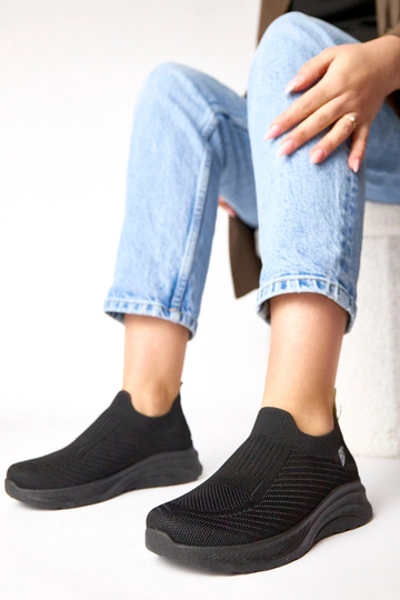 Melnā tekstila sporta apavi...