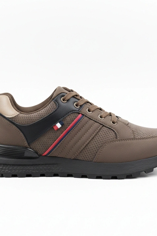 Brūni vīriešu ikdienas sporta apavi...