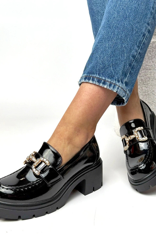 Melni lakoti mokasīni ar papēdi un...