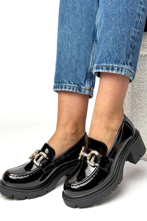 Melni lakoti mokasīni ar papēdi un...