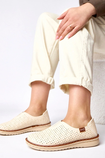 Kreminas caurspīdīgi...