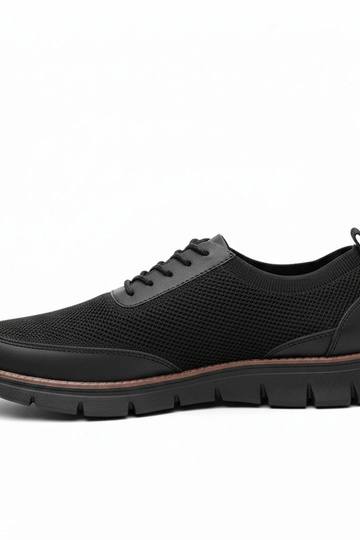 Melni vīriešu sporta apavi...