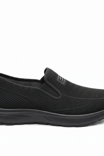 Melni vīriešu sporta apavi...