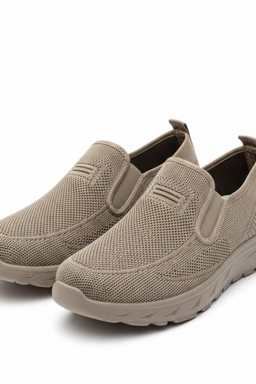 Brūni vīriešu sporta apavi...