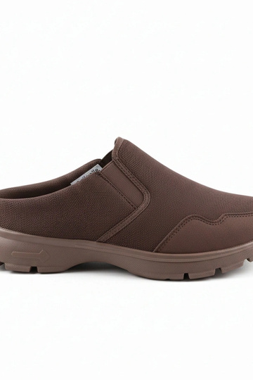 Brūni vīriešu zemi sporta...