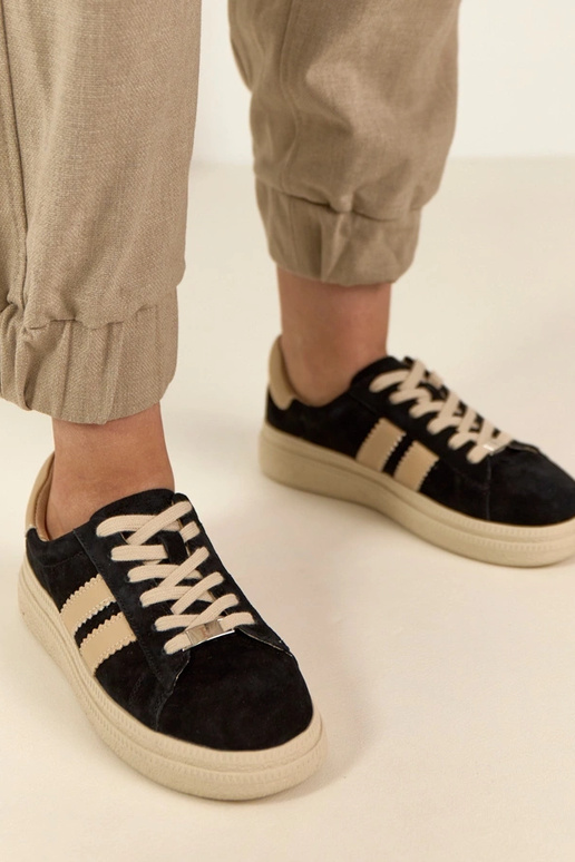 Melni ādas sporta apavi ar platformu...