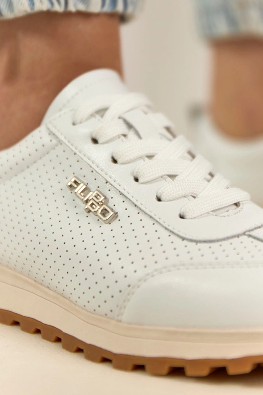 Bāli perforēti ādas sporta apavi Filippo