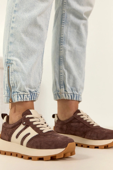 Šokolādes krāsas ādas...