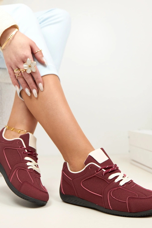 Vīna krāsas sieviešu basketbola apavi...