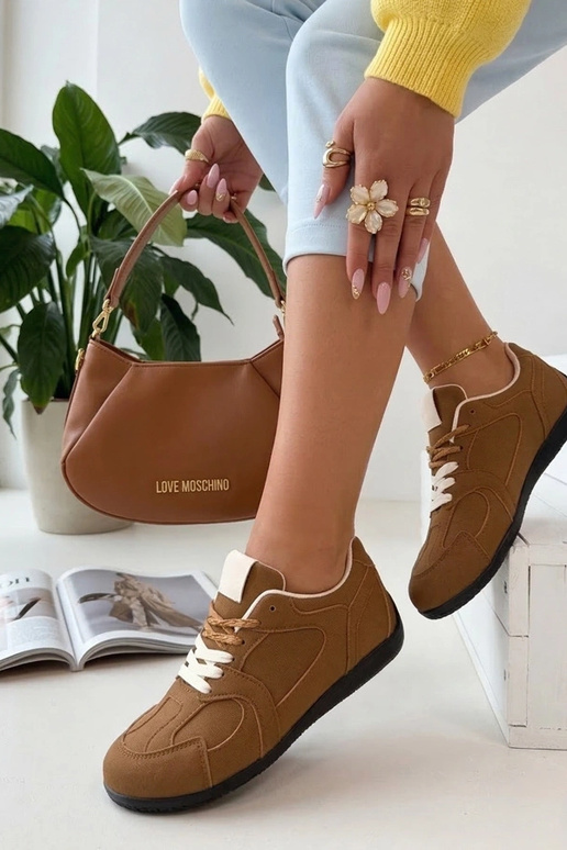 Brūni sieviešu basketbola apavi...