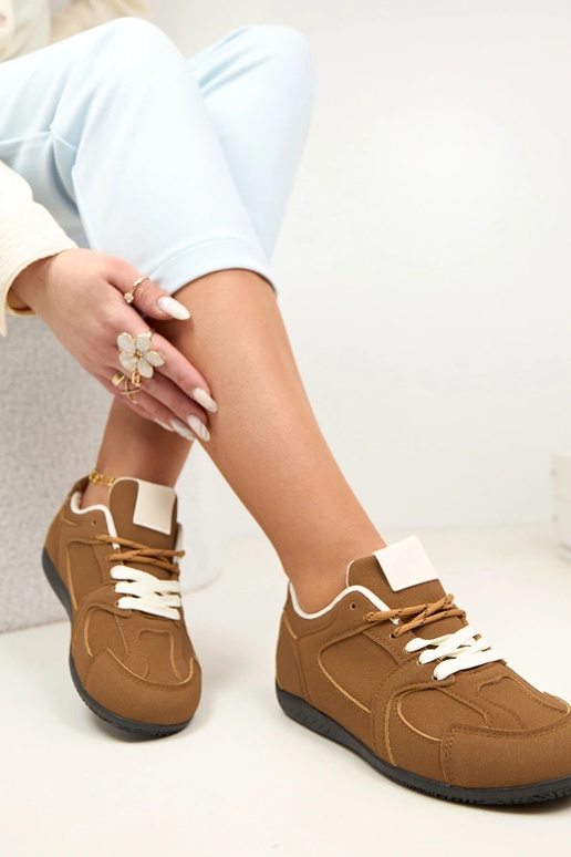 Brūni sieviešu basketbola apavi...