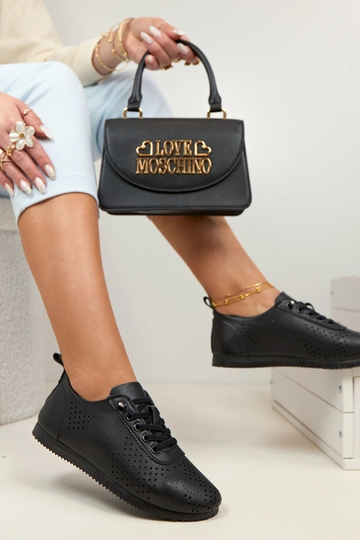 Melni caurumiņi basketbola... 2